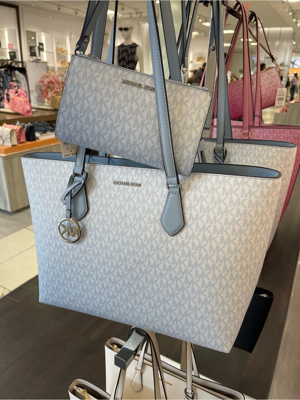 MICHAEL MICHAEL KORS SHEILA
Pale Ocean LG TOTE bag & Double Zip Ombré Lg Wallet - Picture 2 of 16